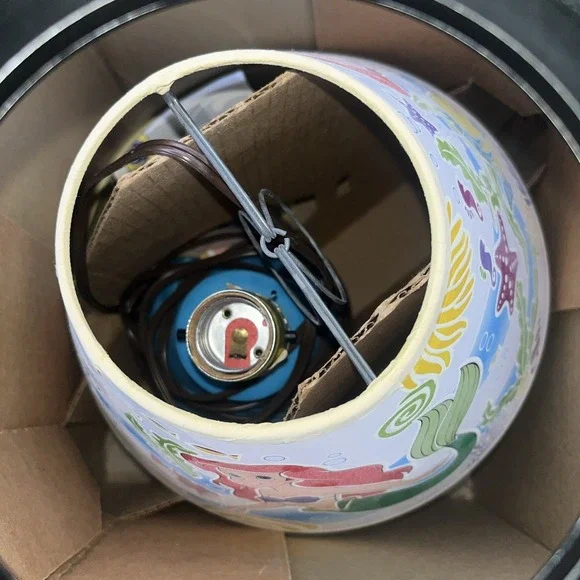 Little Mermaid Lamp With Glow in the Dark Shade, Violet Base - Rare Vintage - Picture 9 of 16